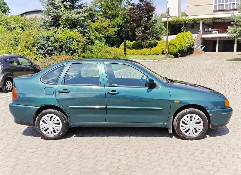 Blau Gebraucht 1997 VW Polo Classicline Limousine | 980 € (Etwas zu teuer) - Bild 1/1