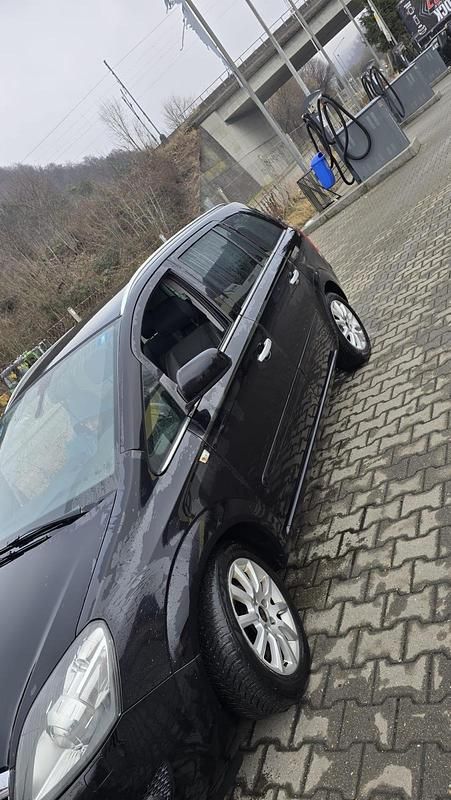 Gebraucht Opel Zafira 125 PS (91 kW) 2011 Schwarz Van / Kleinbus