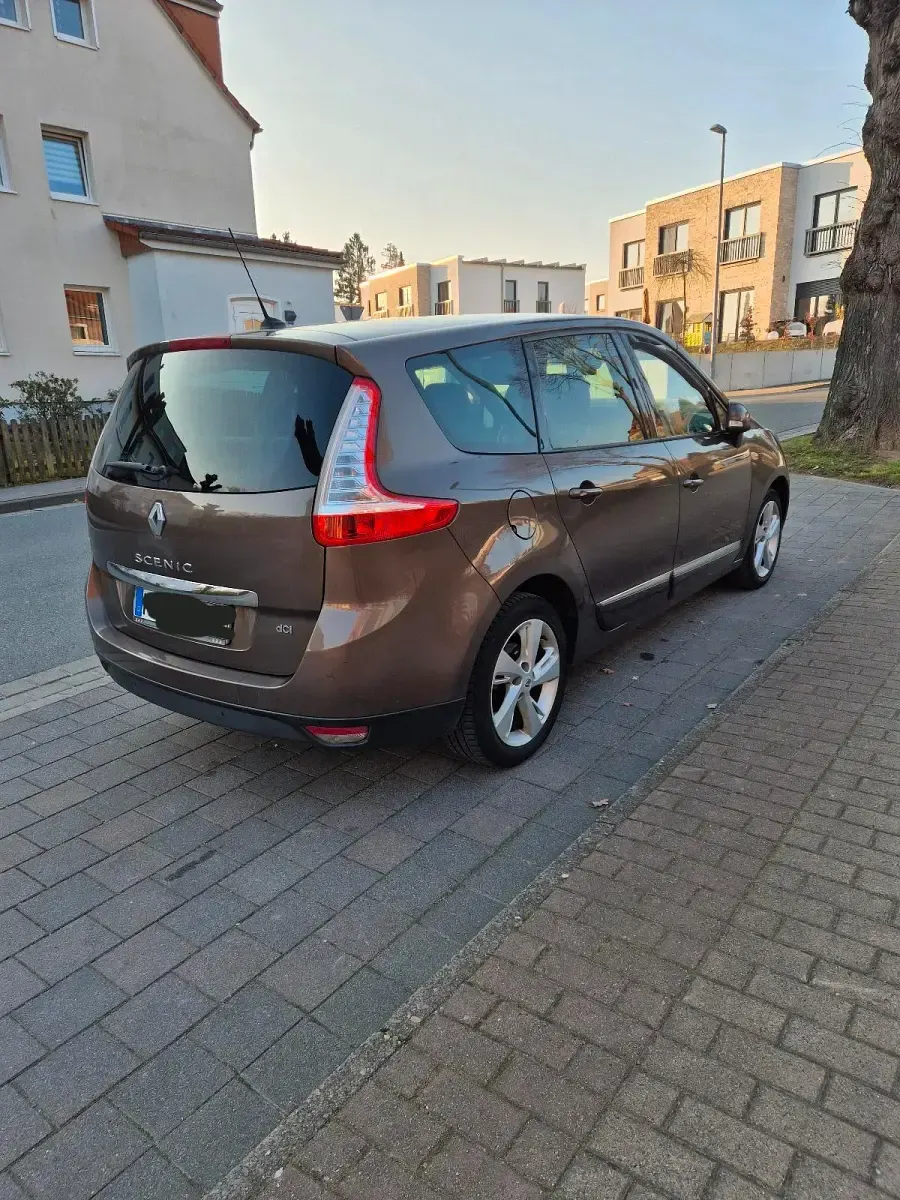 Gebraucht Renault Scénic III 130 PS (95 kW) 2013 Braun Van / Kleinbus