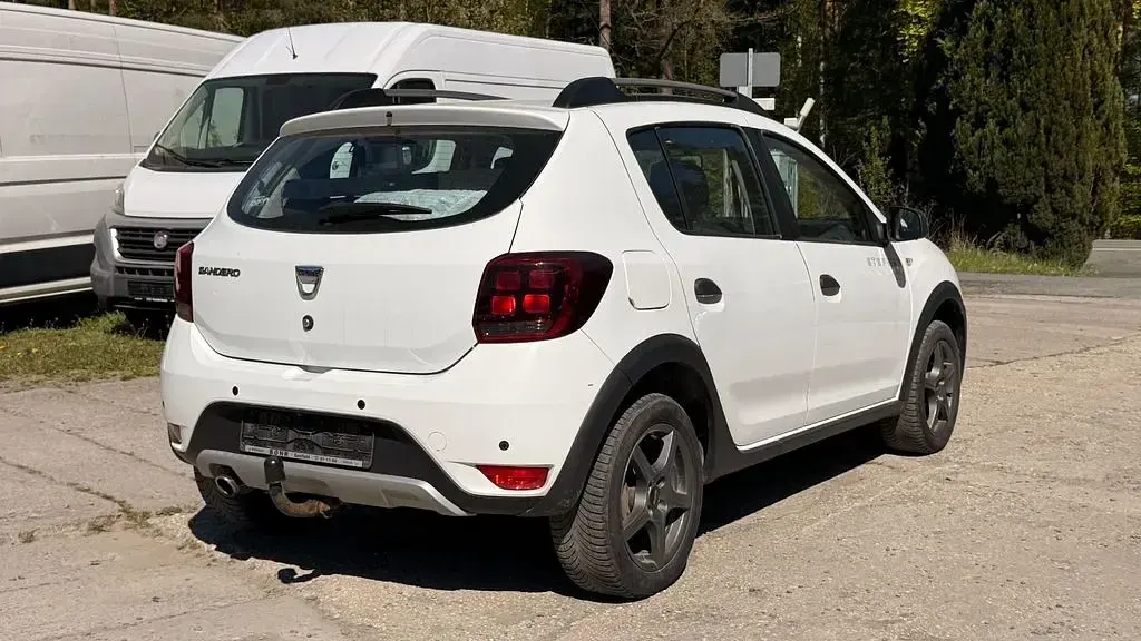 Gebraucht Dacia Sandero Celebration 90 PS (66 kW) 2017 Weiß Limousine