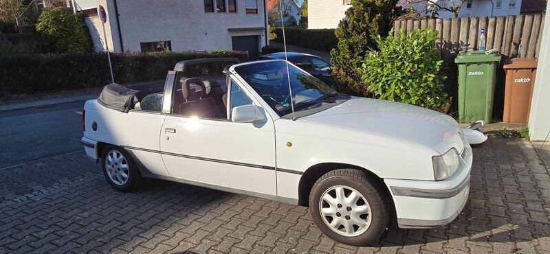 Weiß Gebraucht 1992 Opel Kadett Cabrio | 7.900 € - Bild 1/4