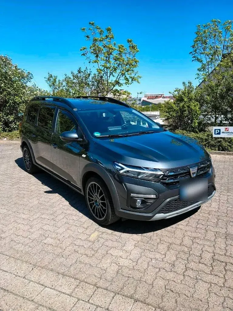 Używany Dacia Jogger 91 KM (66 kW) 2022 Szary Minivan