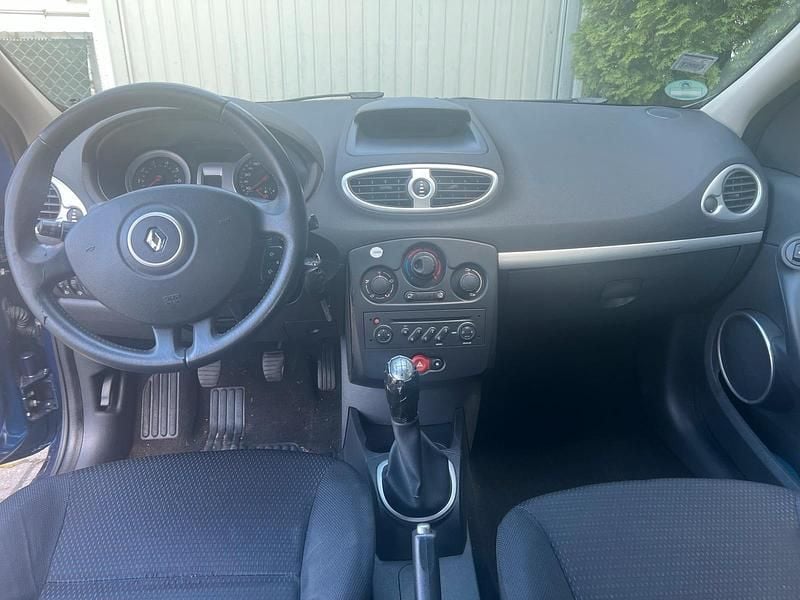 Gebraucht Renault Clio II Dynamique 101 PS (74 kW) 2007 Blau Kleinwagen