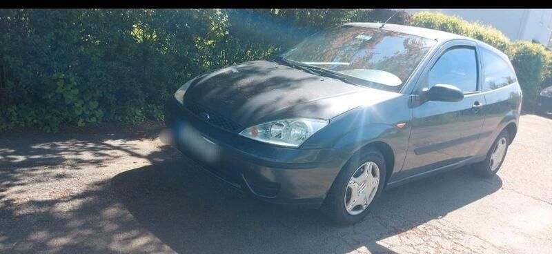Grau Gebraucht 2003 Ford Focus Kleinwagen | 670 € (Guter Preis) - Bild 1/4