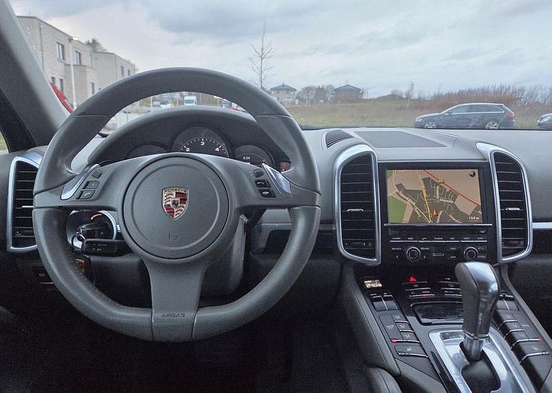 Gebraucht Porsche Cayenne 241 PS (177 kW) 2011 Schwarz SUV