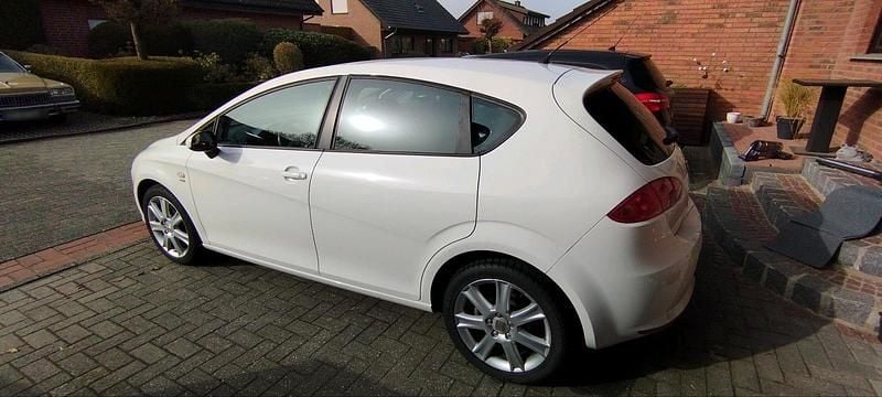 Second-hand Seat Leon 102 CP (75 kW) 2008 Alb Hatchback