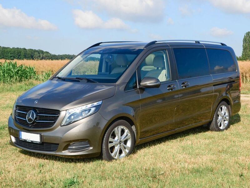 Grau Gebraucht 2018 Mercedes V250 Avantgarde Edition Van / Kleinbus | 50.700 € (Teuer) - Bild 1/4