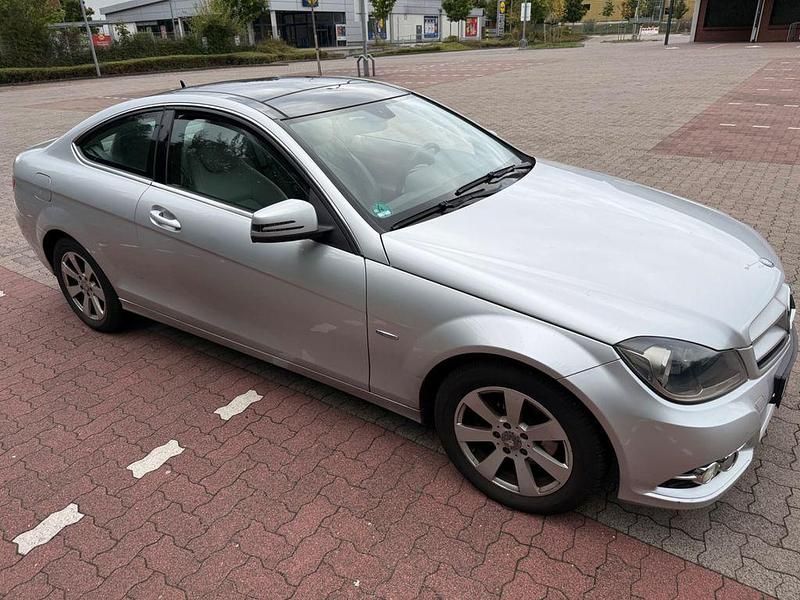 Gebraucht Mercedes C180 156 PS (114 kW) 2011 Grau Coupé