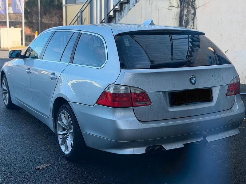 Gebraucht BMW 525 220 PS (161 kW) 2005 Silber Kombi