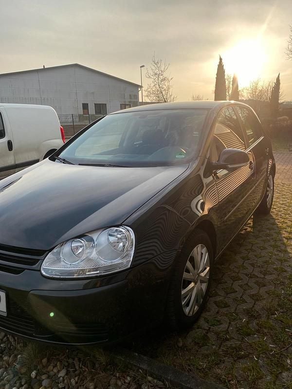 Schwarz Gebraucht 2004 VW Golf V Kleinwagen | 3.400 € (Etwas zu teuer) - Bild 1/4