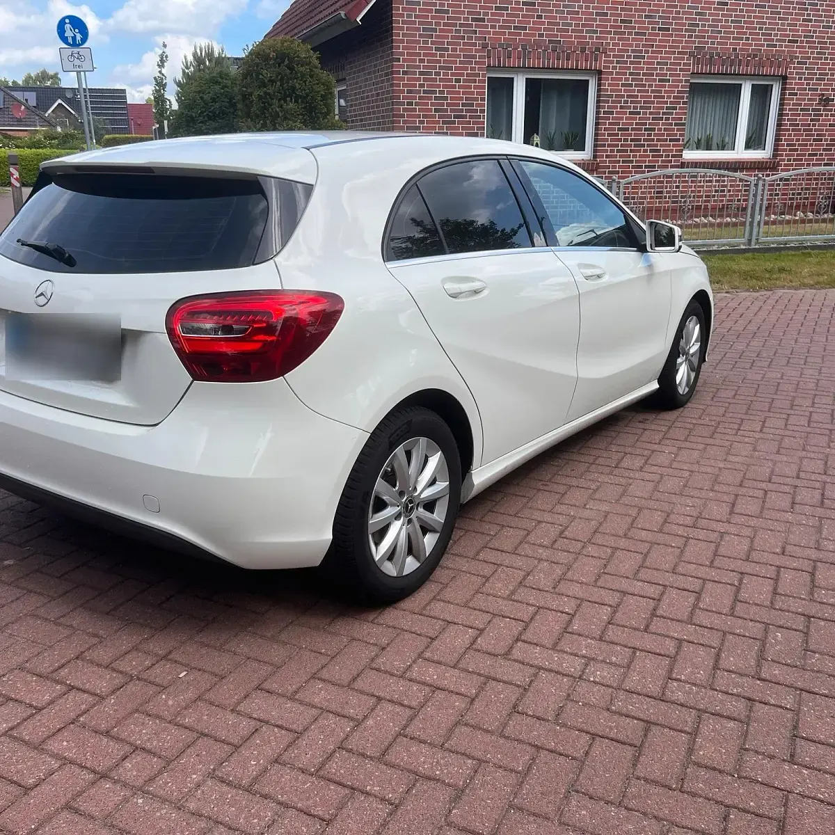 Gebraucht Mercedes A180 122 PS (89 kW) 2018 Weiß Kleinwagen