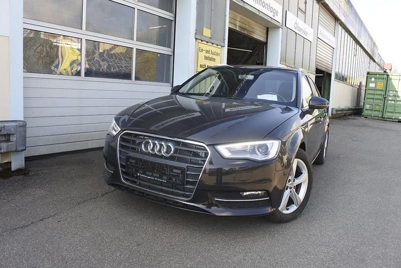 Second-hand Audi A3 Ambiente 110 CP (80 kW) 2015 Maro Berlinǎ