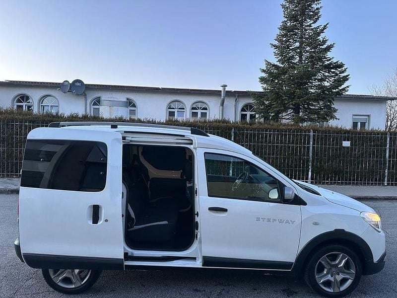 Gebraucht Dacia Dokker Stepway 131 PS (96 kW) 2019 Weiß Van / Kleinbus