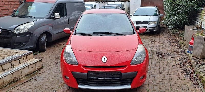 Gebraucht Renault Clio II Luxe 100 PS (73 kW) 2009 Rot Limousine