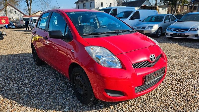 Gebraucht Toyota Yaris 69 PS (50 kW) 2010 Rot Kleinwagen