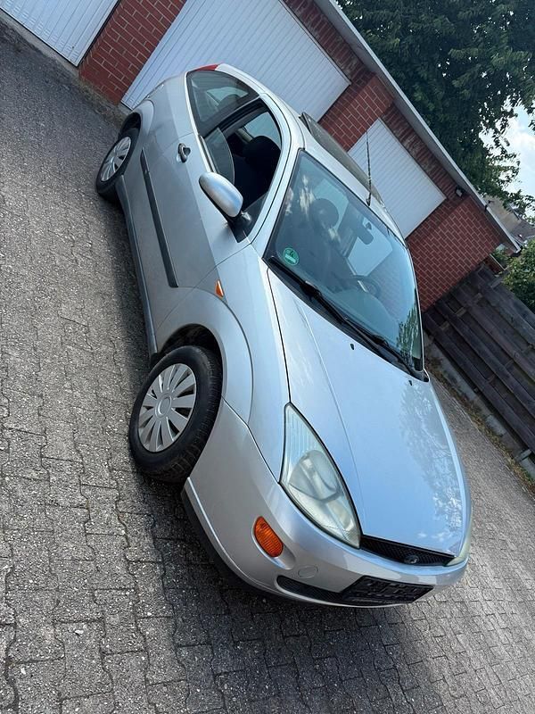 Silber Gebraucht 1999 Ford Focus Kleinwagen | 950 € (Guter Preis) - Bild 1/4