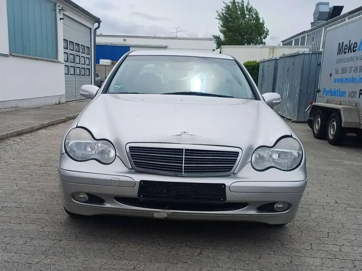 Gebraucht Mercedes C180 143 PS (105 kW) 2003 Brillantsilber  metalliclack Limousine
