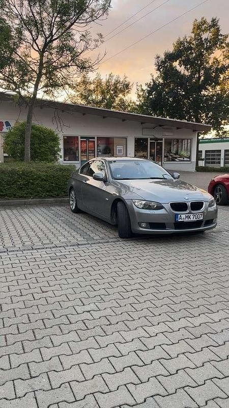 Gebraucht BMW 320 177 PS (130 kW) 2010 Grau Coupé