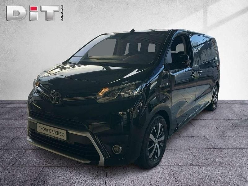 Graphitschwarz Gebraucht 2023 Toyota Proace Verso Team Kombi | 51.590 € - Bild 1/4