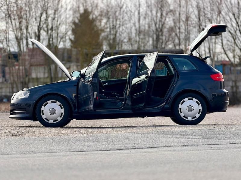 Gebraucht Audi A3 105 PS (77 kW) 2011 Schwarz Kleinwagen