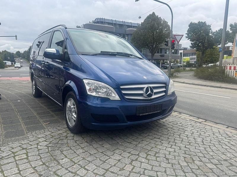 Blau Gebraucht 2011 Mercedes Viano Edition Van / Kleinbus | 17.999 € (Superpreis) - Bild 1/4
