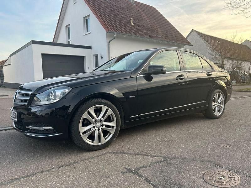 Gebraucht Mercedes C180 156 PS (114 kW) 2011 Schwarz Limousine
