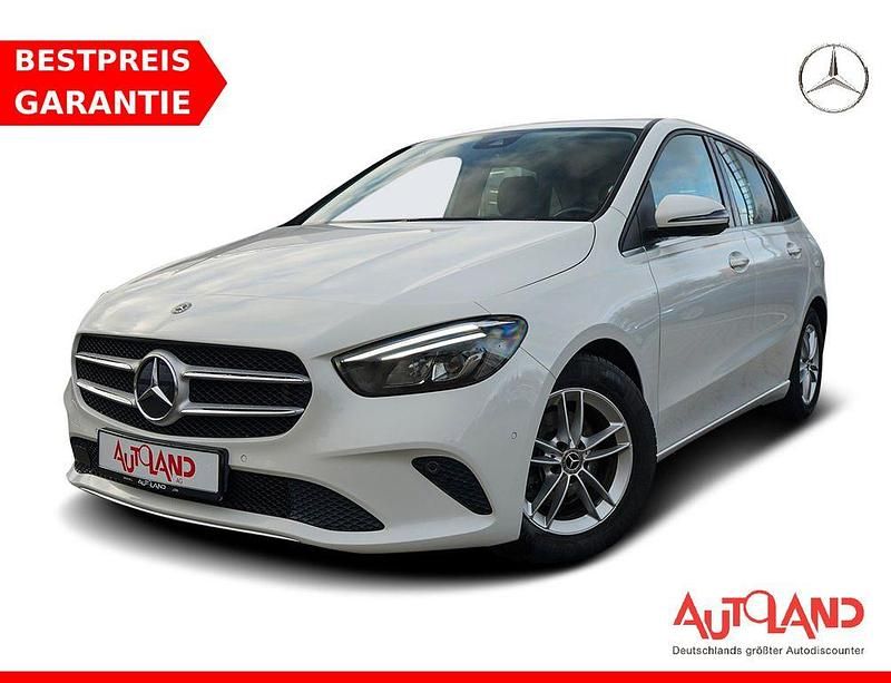 Weiß Gebraucht 2019 Mercedes B180 Style Van / Kleinbus | 22.490 € (Fairer Preis) - Bild 1/4