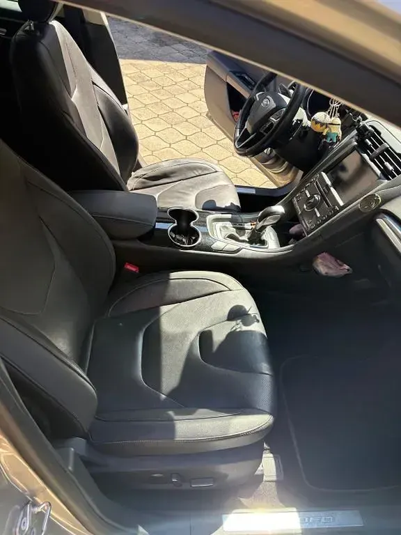 Gebraucht Ford Mondeo Titanium 241 PS (177 kW) 2015 Beige Limousine