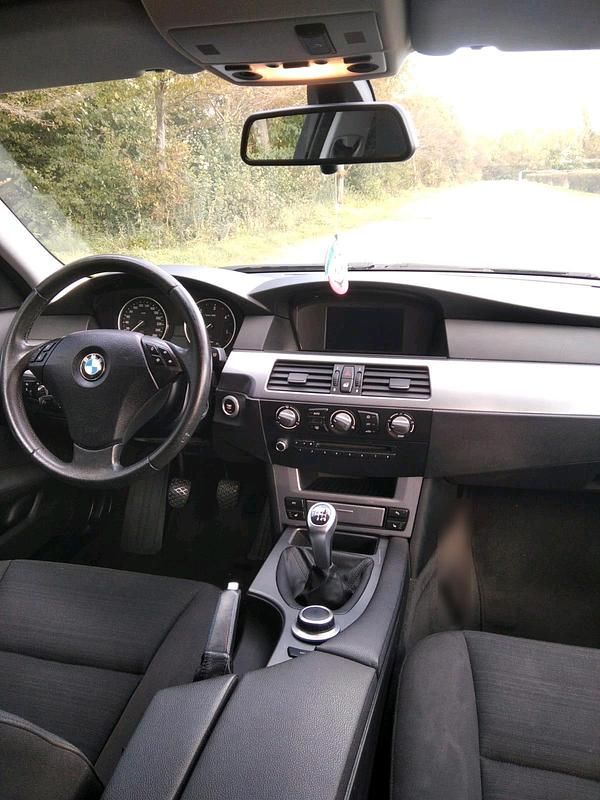 Gebraucht BMW 525 197 PS (144 kW) 2008 Schwarz Limousine