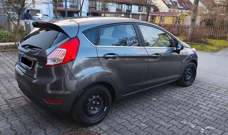 Gebraucht Ford Fiesta Titanium 125 PS (91 kW) 2017 Grau Limousine