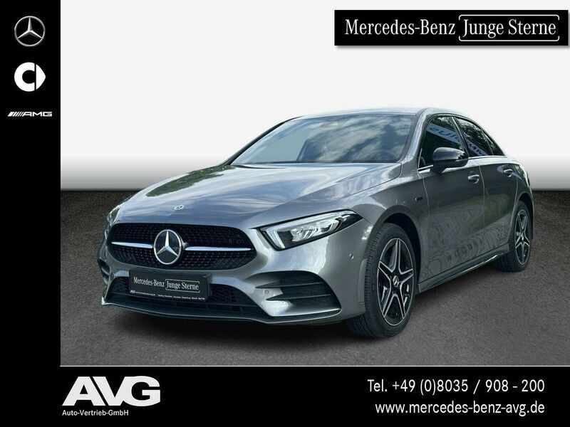 Grau Gebraucht 2021 Mercedes A250 AMG line Limousine | 29.800 € (Teuer) - Bild 1/4