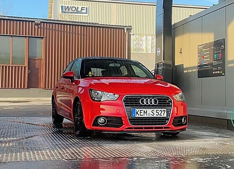 Rot Gebraucht 2012 Audi A1 Sportback Ambition Kleinwagen | 6.500 € (Guter Preis) - Bild 1/4