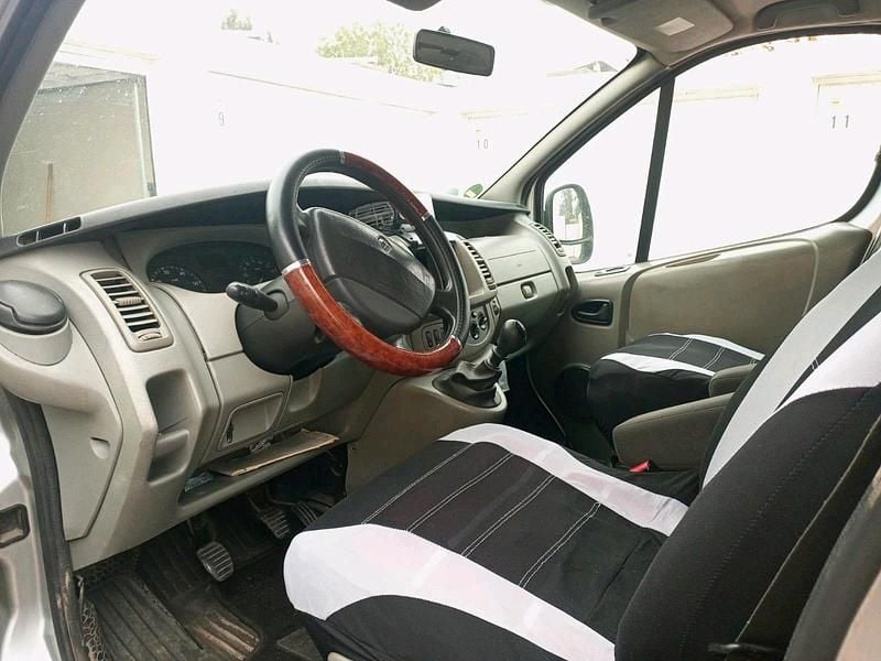 Gebraucht Renault Trafic 145 PS (106 kW) 2010 Silber Van / Kleinbus