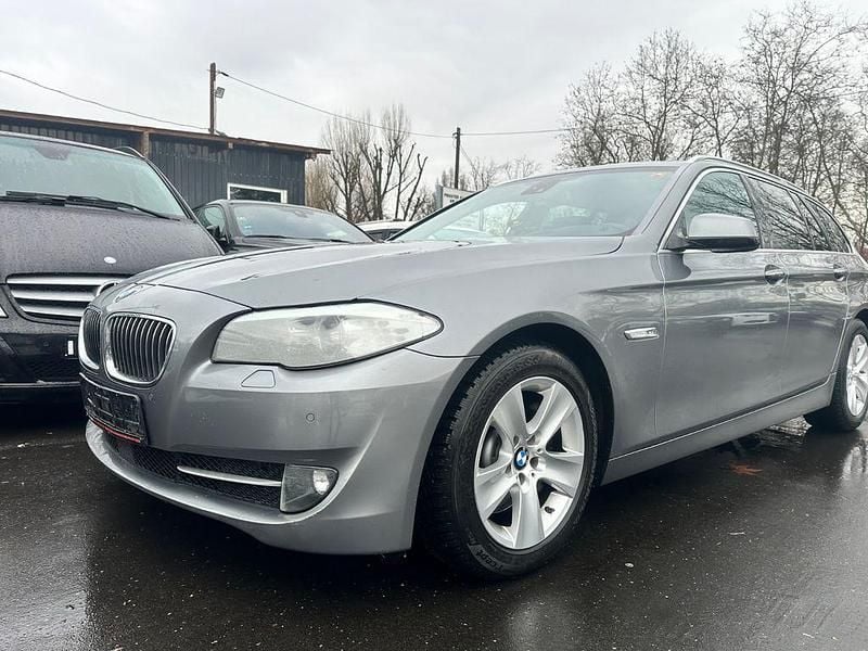 Gebraucht BMW 530 Sport Line 245 PS (180 kW) 2011 Grau Kombi
