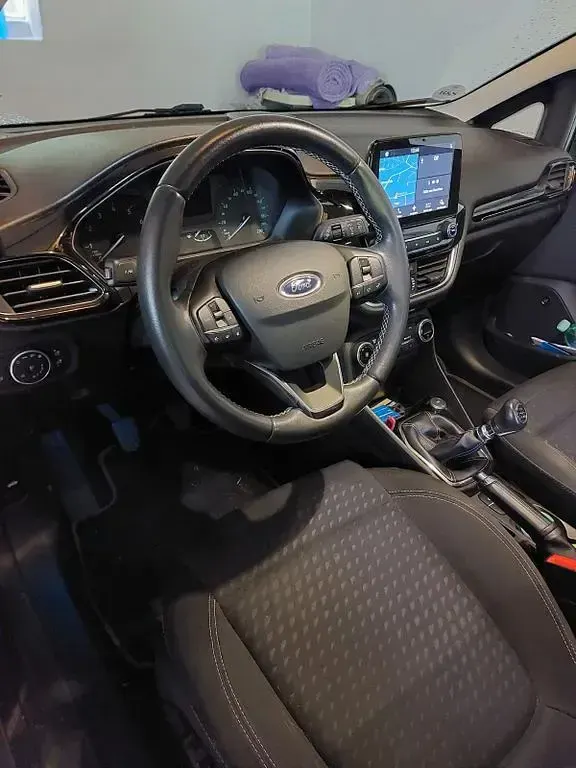 Używany Ford Fiesta Titanium 101 KM (74 kW) 2018 Szary Hatchback