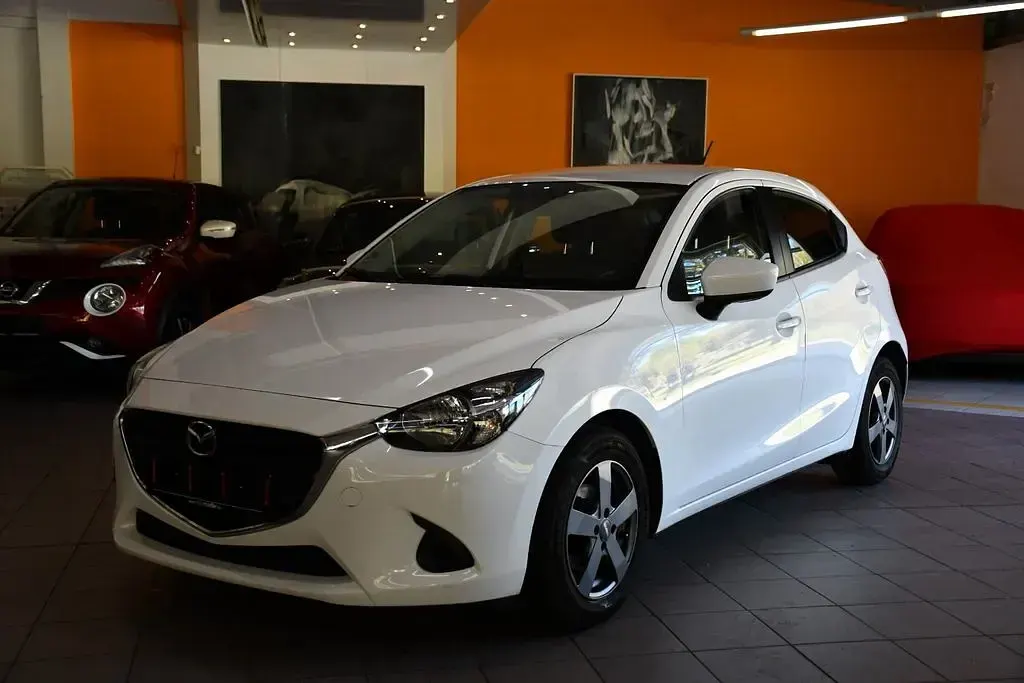 Usata Mazda 2 75 CV (55 kW) 2016 Bianco Berlina