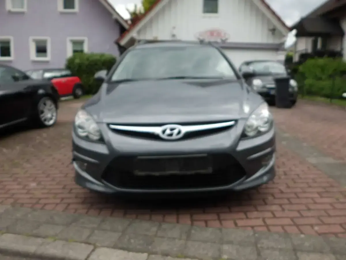 Gebraucht Hyundai i30 Edition 109 PS (80 kW) 2011 Grau Kombi