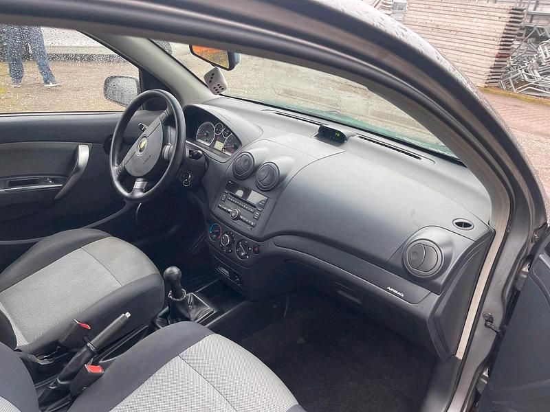 Gebraucht Chevrolet Aveo 88 PS (64 kW) 2010 Grau Kleinwagen