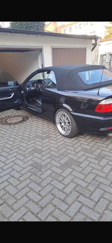 Gebraucht BMW 318 142 PS (104 kW) 2004 Schwarz Cabrio