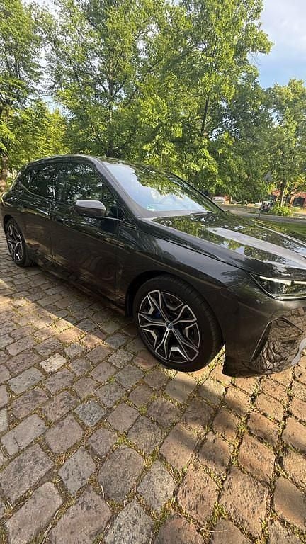 Grau Gebraucht 2023 BMW iX SUV | 52.900 € (Fairer Preis) - Bild 1/4