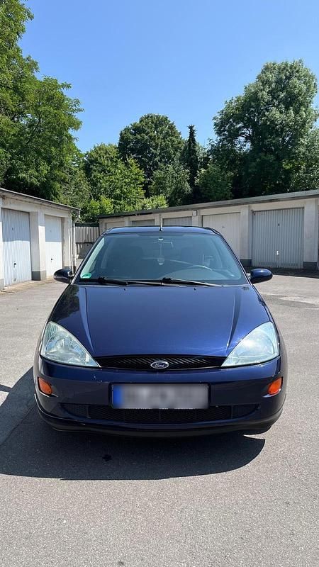 Usado Ford Focus 75 HP (55 kW) 2000 Azul Citadino