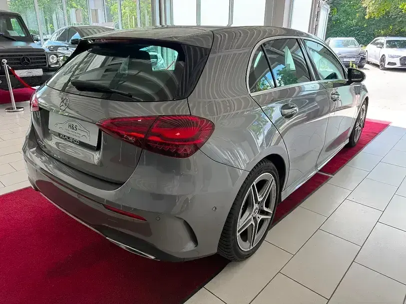 Gebraucht Mercedes A200 AMG line 177 PS (130 kW) 2023 Grau Limousine