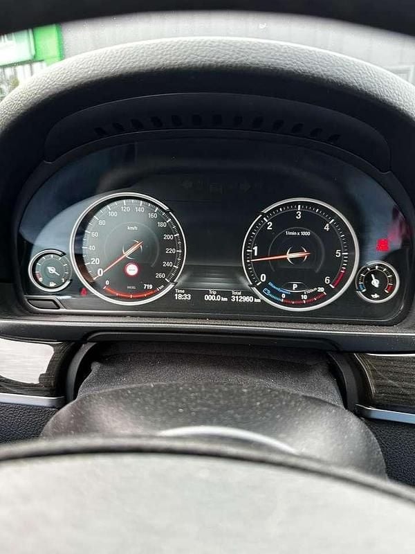 Schwarz Gebraucht 2013 BMW 530 Sport Line Kombi | 8.900 € (Guter Preis) - Bild 1/4