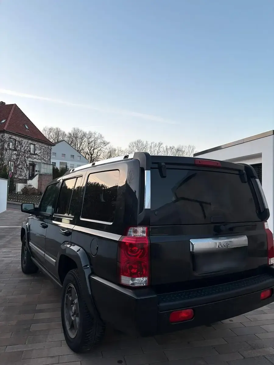 Usata Jeep Commander 218 CV (160 kW) 2006 Nero SUV