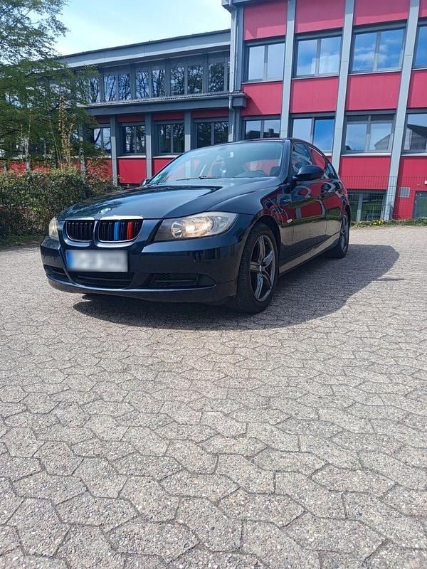 Gebraucht BMW 320 150 PS (110 kW) 2005 Blau Limousine
