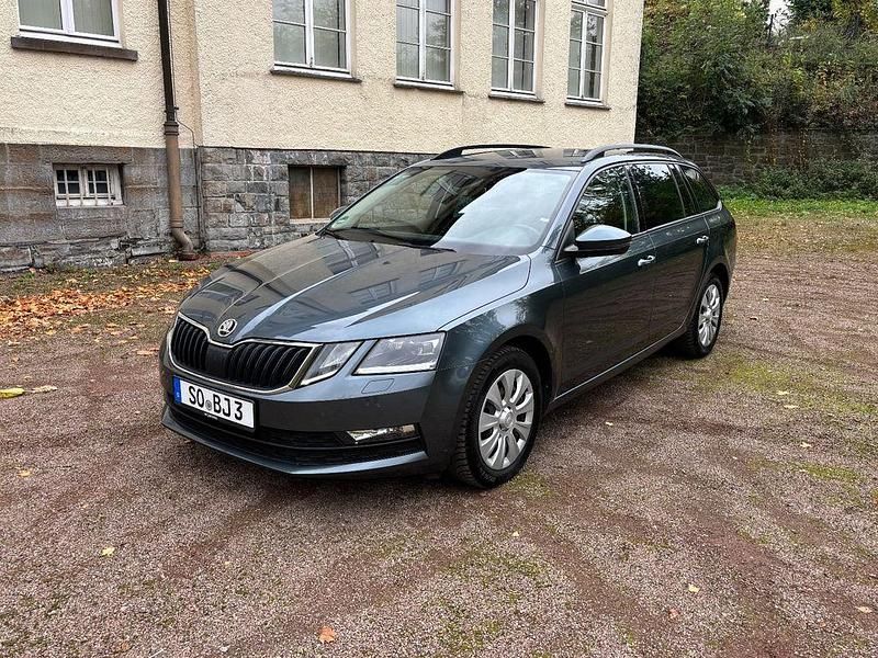 Grau Gebraucht 2020 Skoda Octavia Tour Kombi | 15.999 € (Guter Preis) - Bild 1/4