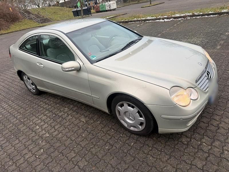 Gebraucht Mercedes C180 129 PS (94 kW) 2002 Silber Coupé