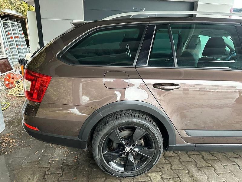 Gebraucht Skoda Octavia 184 PS (135 kW) 2015 Braun Kleinwagen