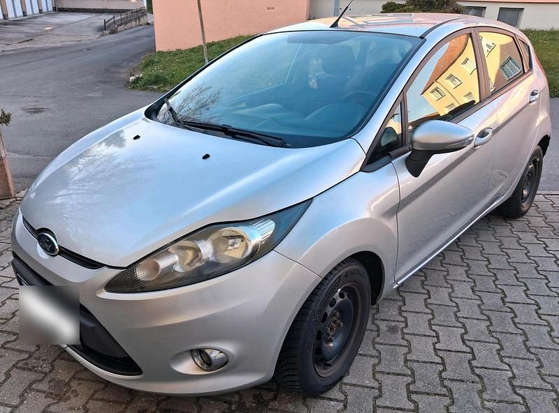 Gebraucht Ford Fiesta 95 PS (69 kW) 2012 Silber Kleinwagen