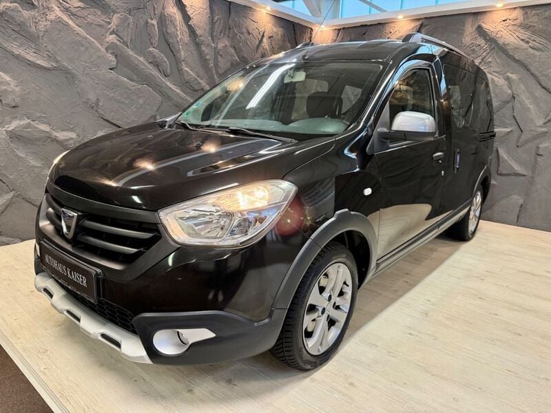 Schwarz Gebraucht 2017 Dacia Dokker Stepway Van | 7.990 € (Superpreis) - Bild 1/4